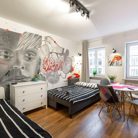 Lipstick House Rynek Apartment Wroclaw Exterior photo