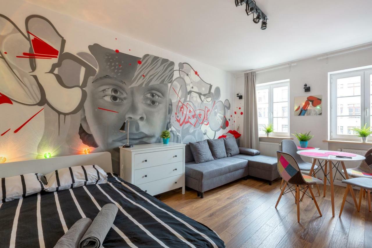 Lipstick House Rynek Apartment Wroclaw Exterior photo